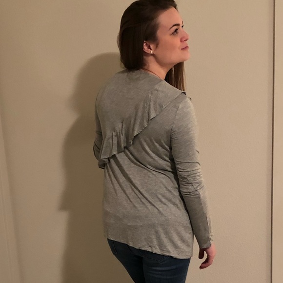 🖤🖤🖤Grey Ruffle Long Sleeve - Picture 4 of 5